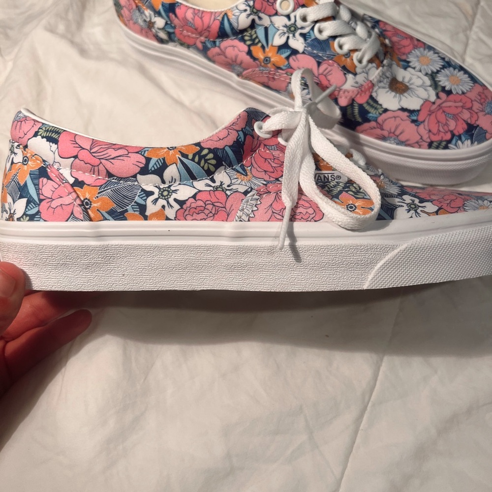 Vans - Picture 2 of 4